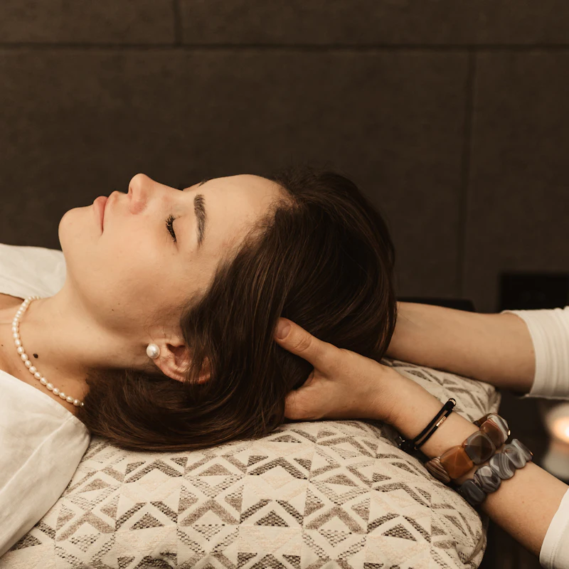 A calm head and neck massage
